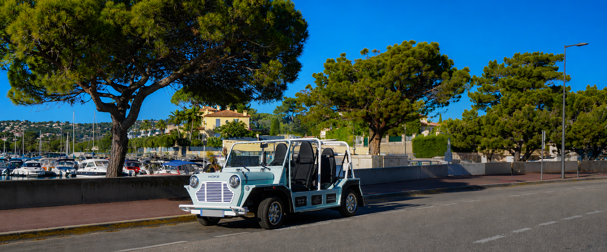 Mini Moke Experience à Antibes sur la Côte d’Azur face à la mer